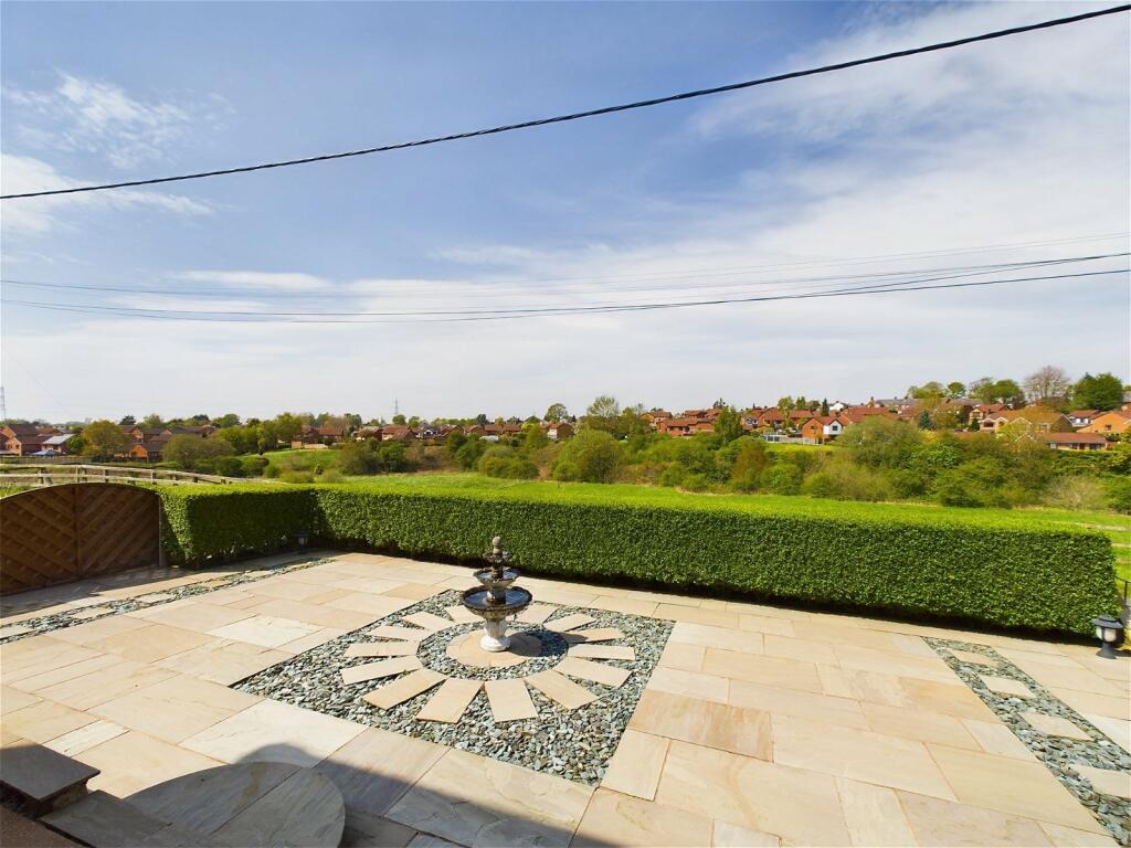 4 bedroom detached house for sale in 39, Ferney Field Road, Chadderton