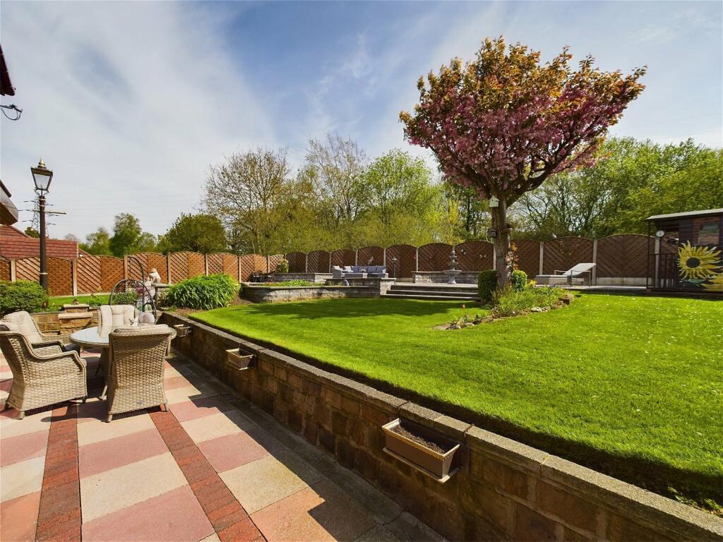 4 bedroom detached house for sale in 39, Ferney Field Road, Chadderton