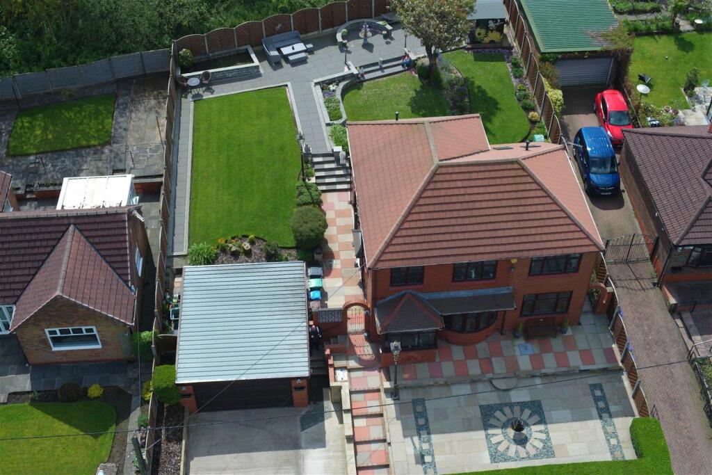 4 bedroom detached house for sale in 39, Ferney Field Road, Chadderton