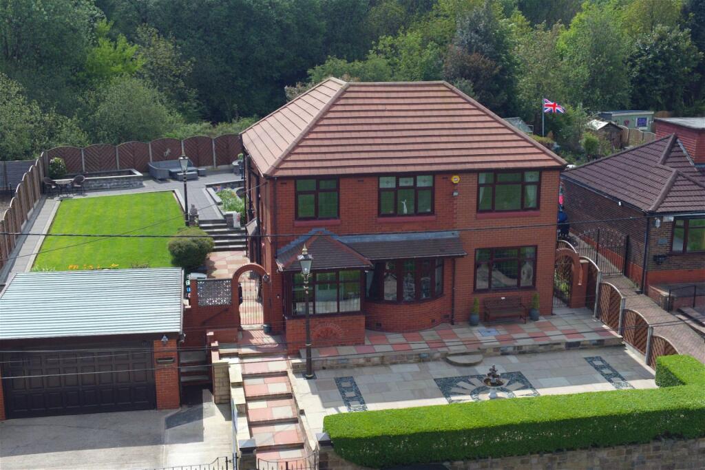 4 bedroom detached house for sale in 39, Ferney Field Road, Chadderton