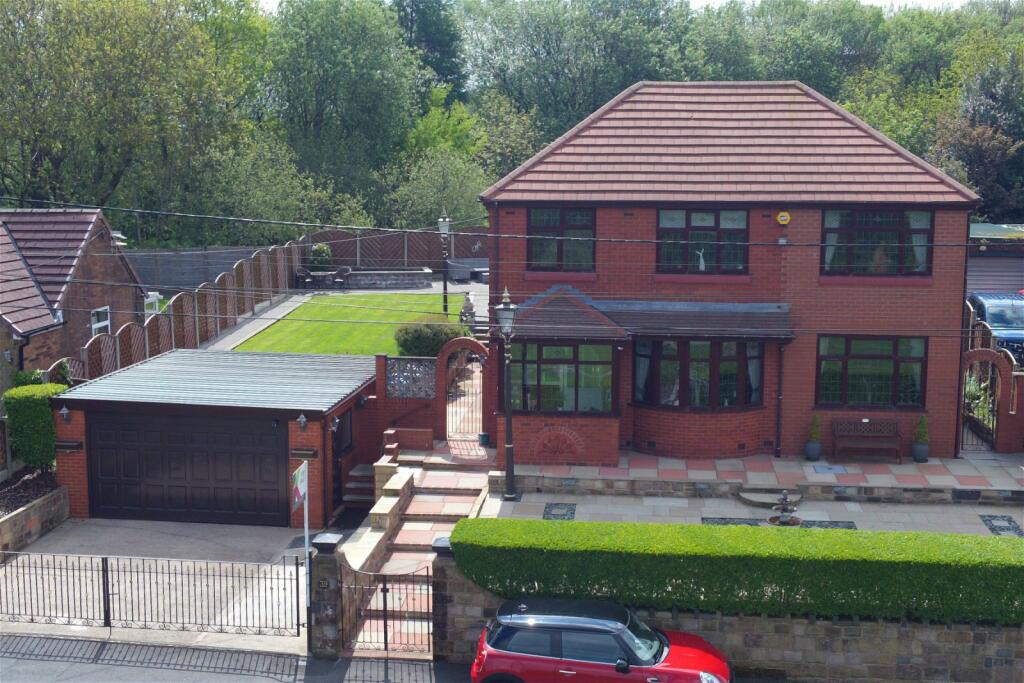 4 bedroom detached house for sale in 39, Ferney Field Road, Chadderton