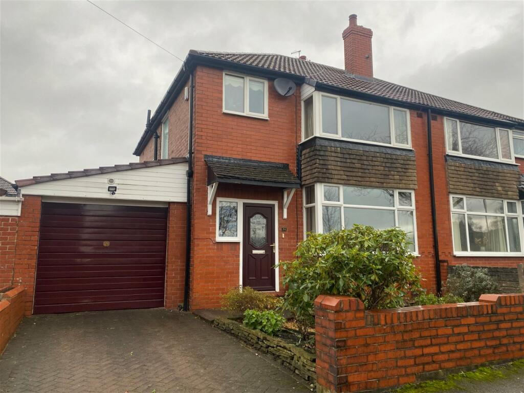 3 bedroom semidetached house for sale in College Avenue, Coppice