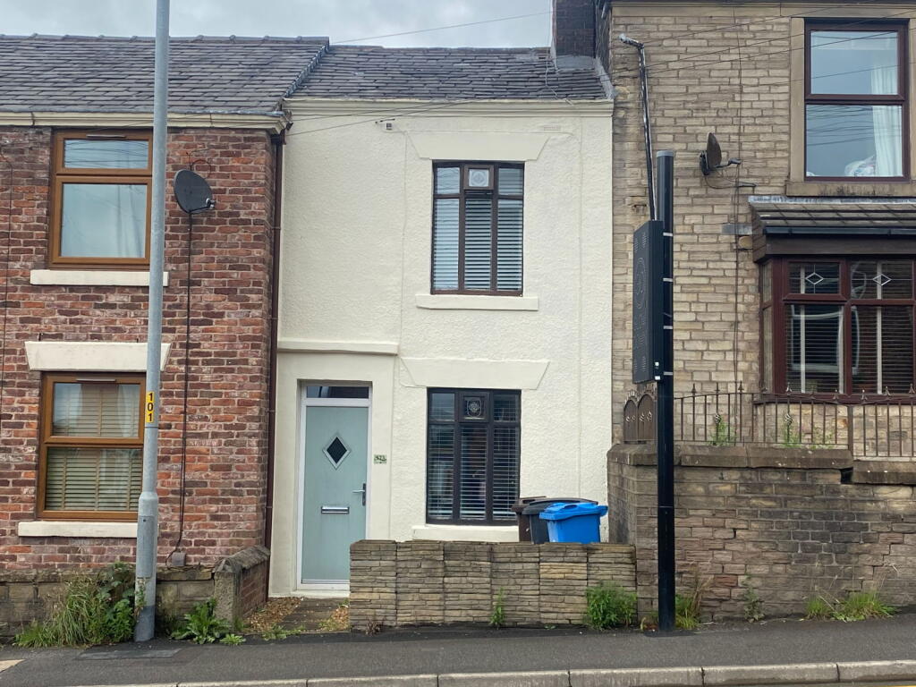 Main image of property: 573 Huddersfield Road, Waterhead, Oldham, OL4 3NY
