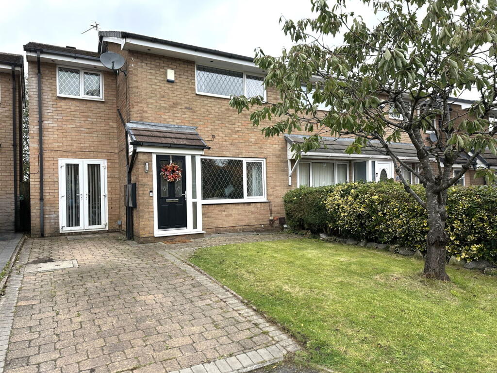 Main image of property: 24 Penthorpe Drive, Royton, Oldham, OL2 6JL
