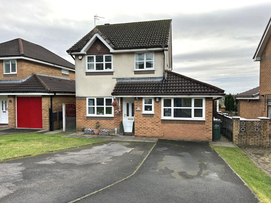 Main image of property: 8 Bishopdale Close, Royton, Oldham, OL2 6YE