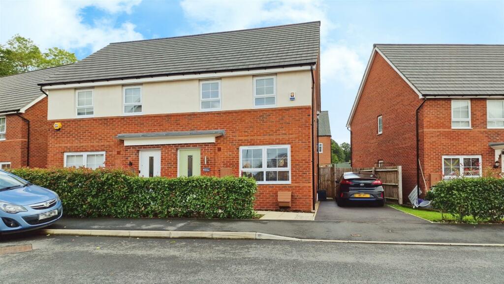 3 bedroom semidetached house for sale in Isla Close, Mickleover, Derby