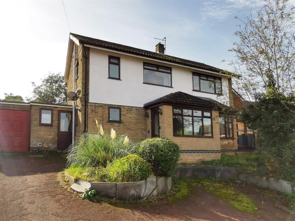 4 bedroom detached house for sale in Thames Close, Mackworth, DE22