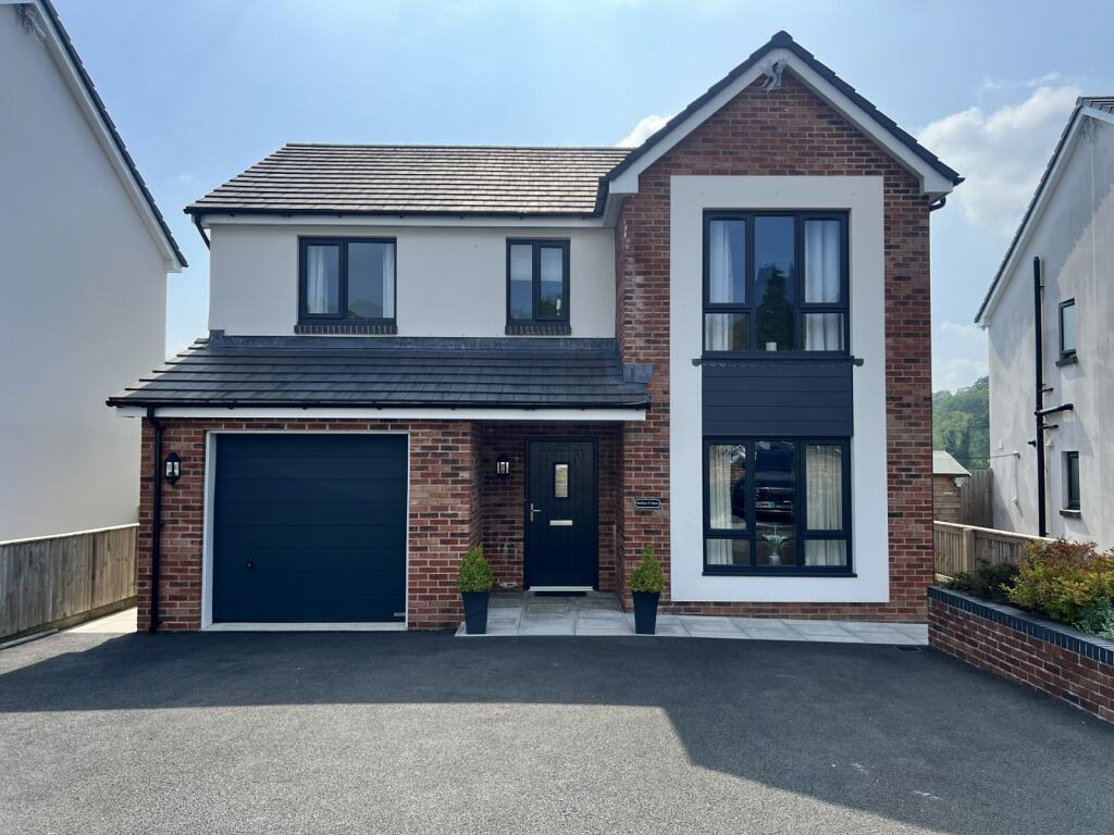 4 bedroom detached house for sale in Drefach, Llanelli, Carmarthenshire