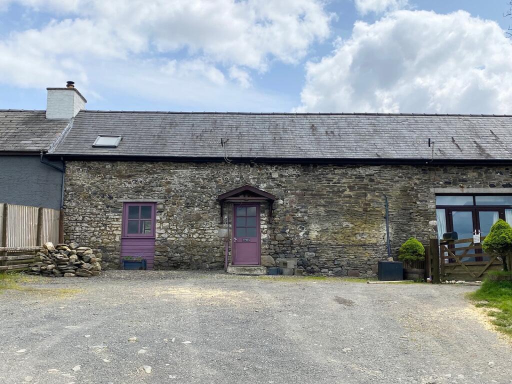 2 bedroom terraced house