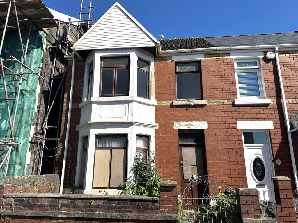 3 bedroom end of terrace house