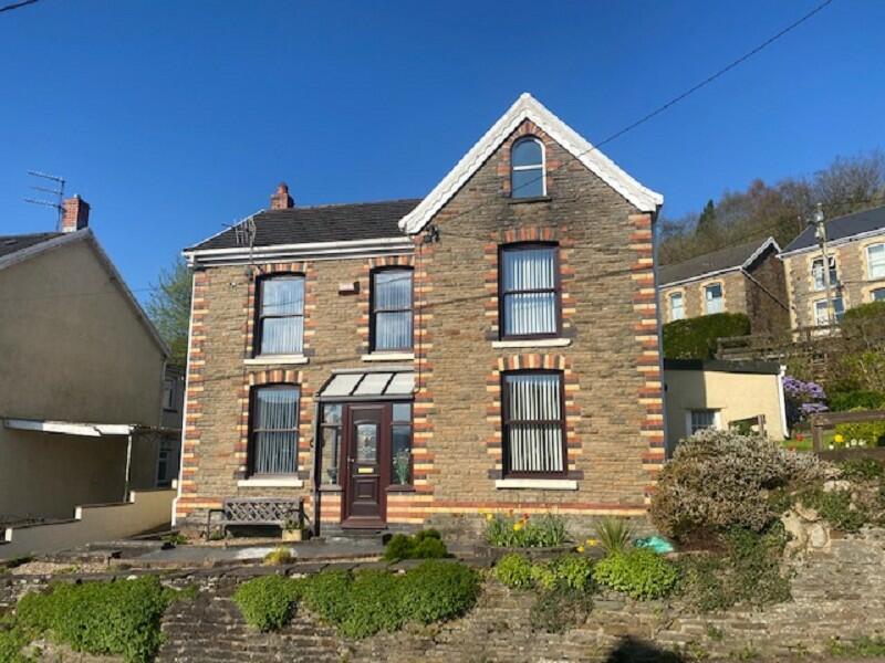 3 bedroom detached house for sale in Penywern Road, Ystalyfera, Swansea