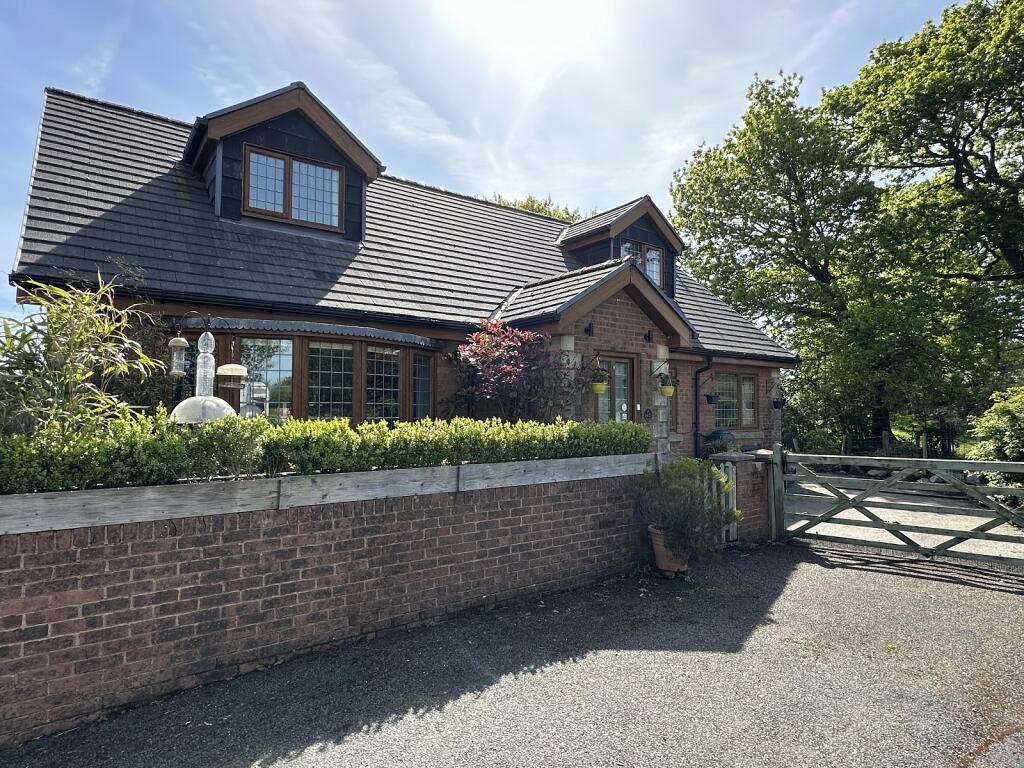 5 bedroom detached house