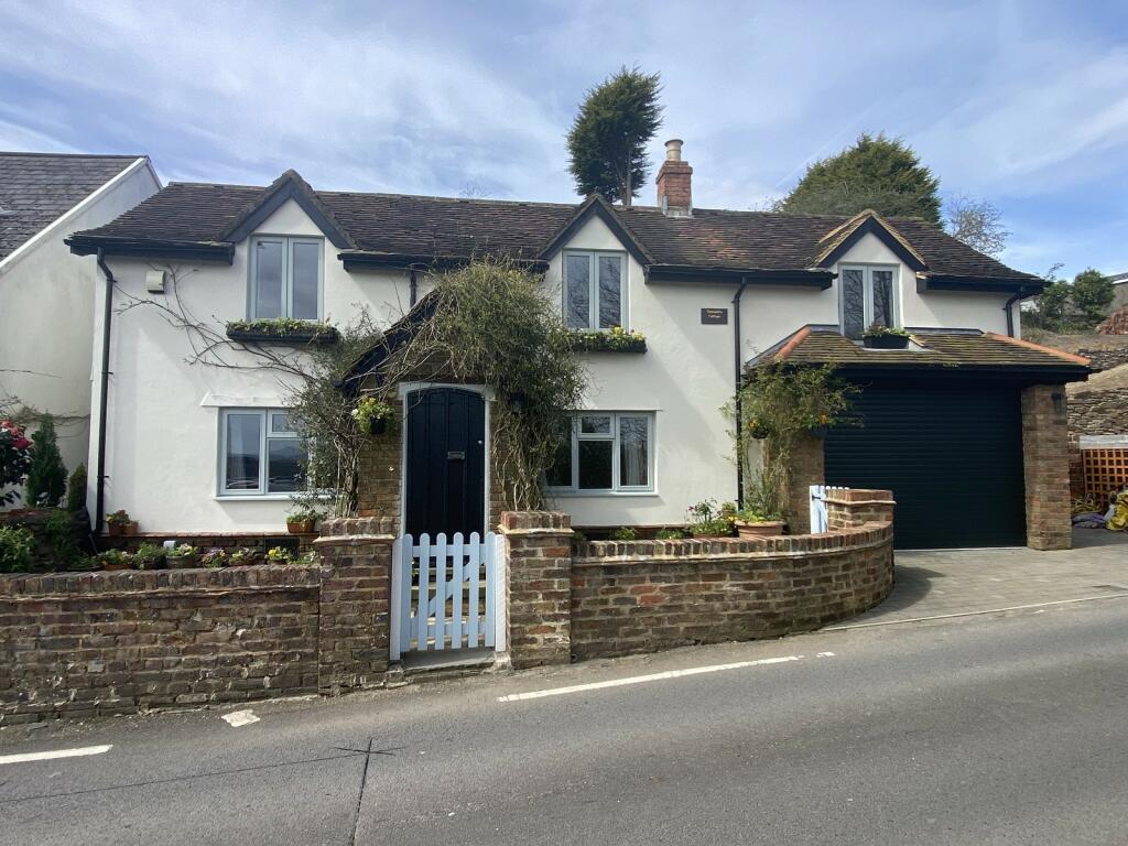 4 bedroom detached house for sale in Trewyddfa Road, Morriston, Swansea, City And County of Swansea., SA6