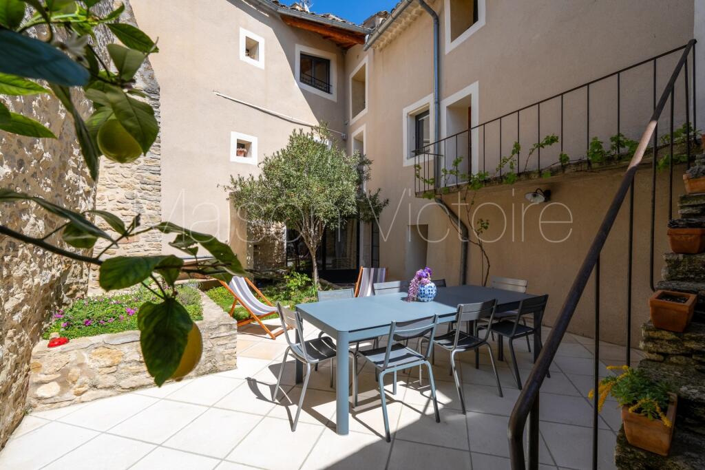 Main image of property: Provence-Alps-Cote d`Azur, Vaucluse, Lagnes
