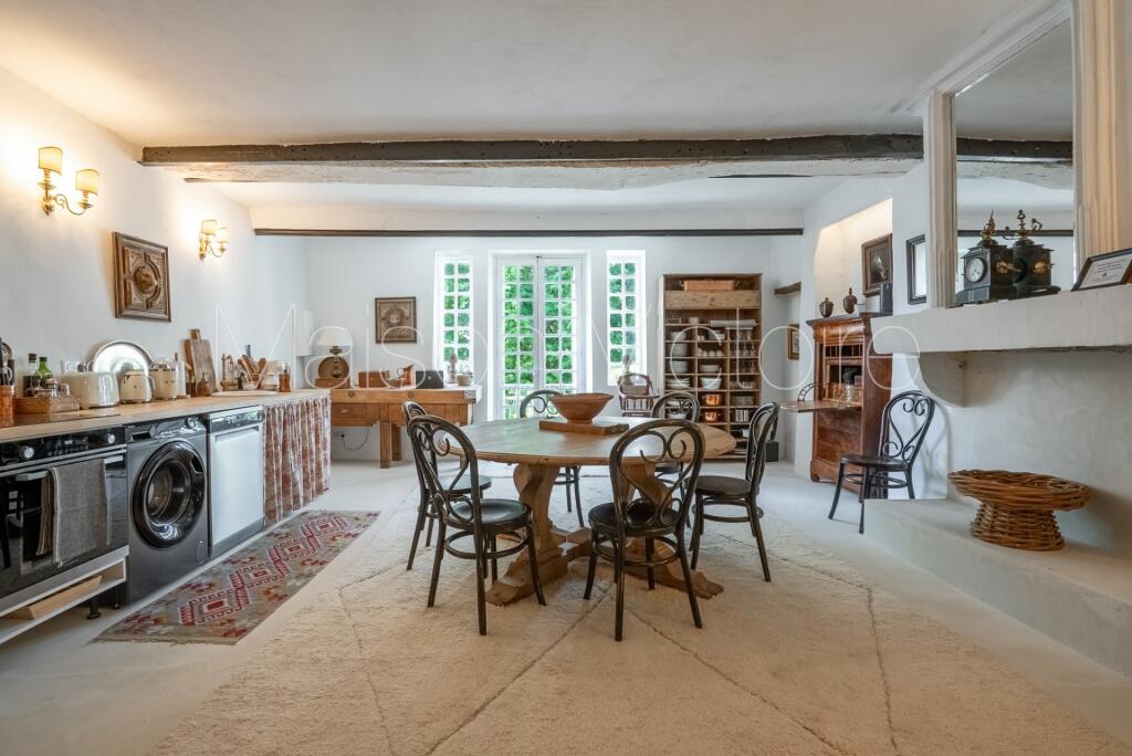 Main image of property: Provence-Alps-Cote d`Azur, Vaucluse, Bonnieux