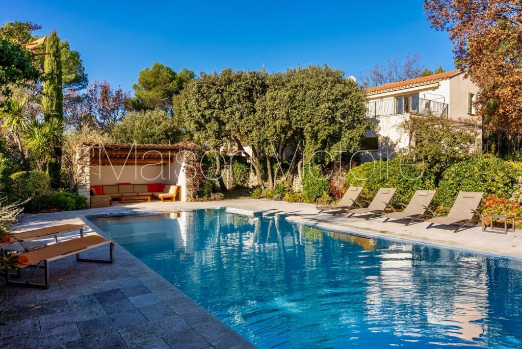 Main image of property: Provence-Alps-Cote d`Azur, Vaucluse, Cabrieres d'Avignon