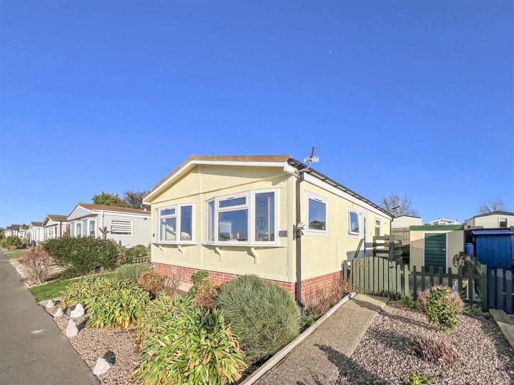2 bedroom park home for sale in Applegarth Park, Seasalter Lane