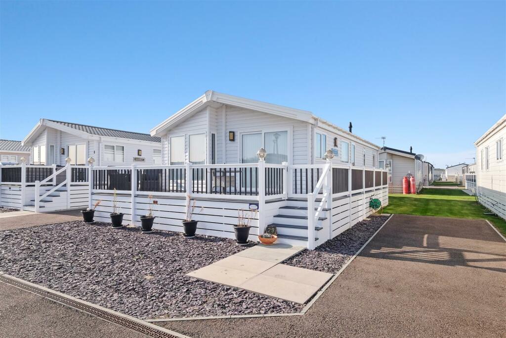 2 bedroom park home for sale in Faversham Road, Seasalter, Whitstable, CT5