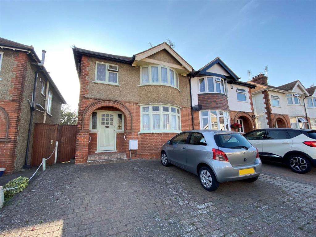 3 bedroom semidetached house for sale in Fitzroy Road, Whitstable, CT5