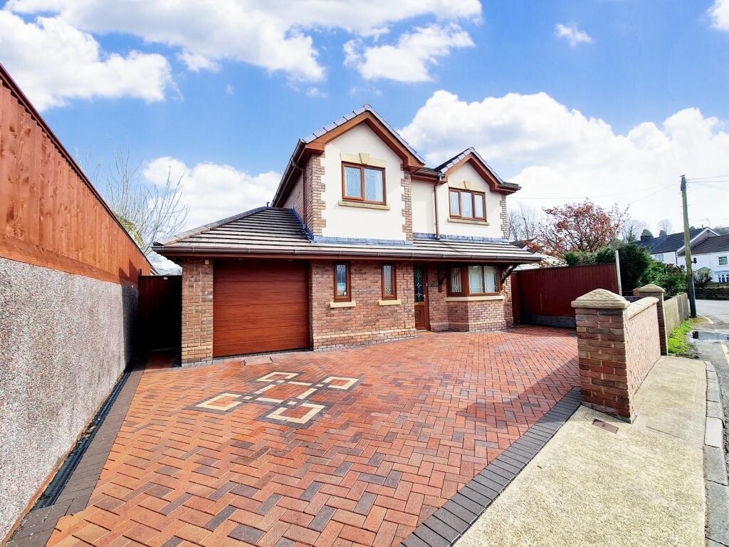 4 bedroom detached house for sale in John Street, Cockett, Swansea, City And County of Swansea., SA2