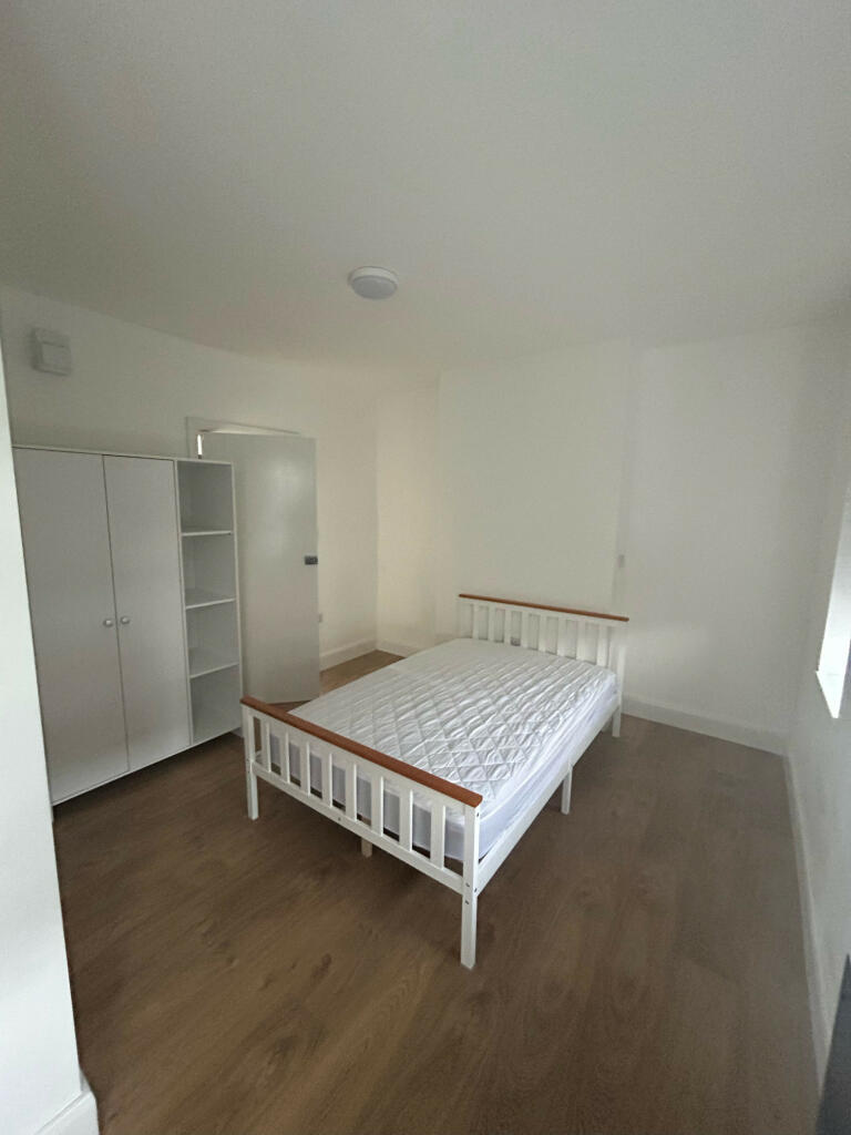 Main image of property: No Deposit Option, Ensuite Bedsit, Neasden NW10