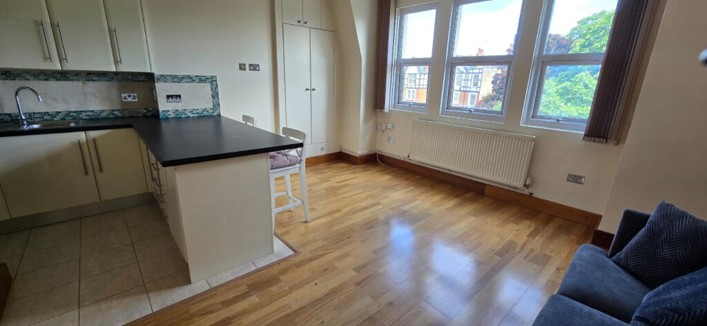 Main image of property: Queens Parade, Green Lanes, London, N8