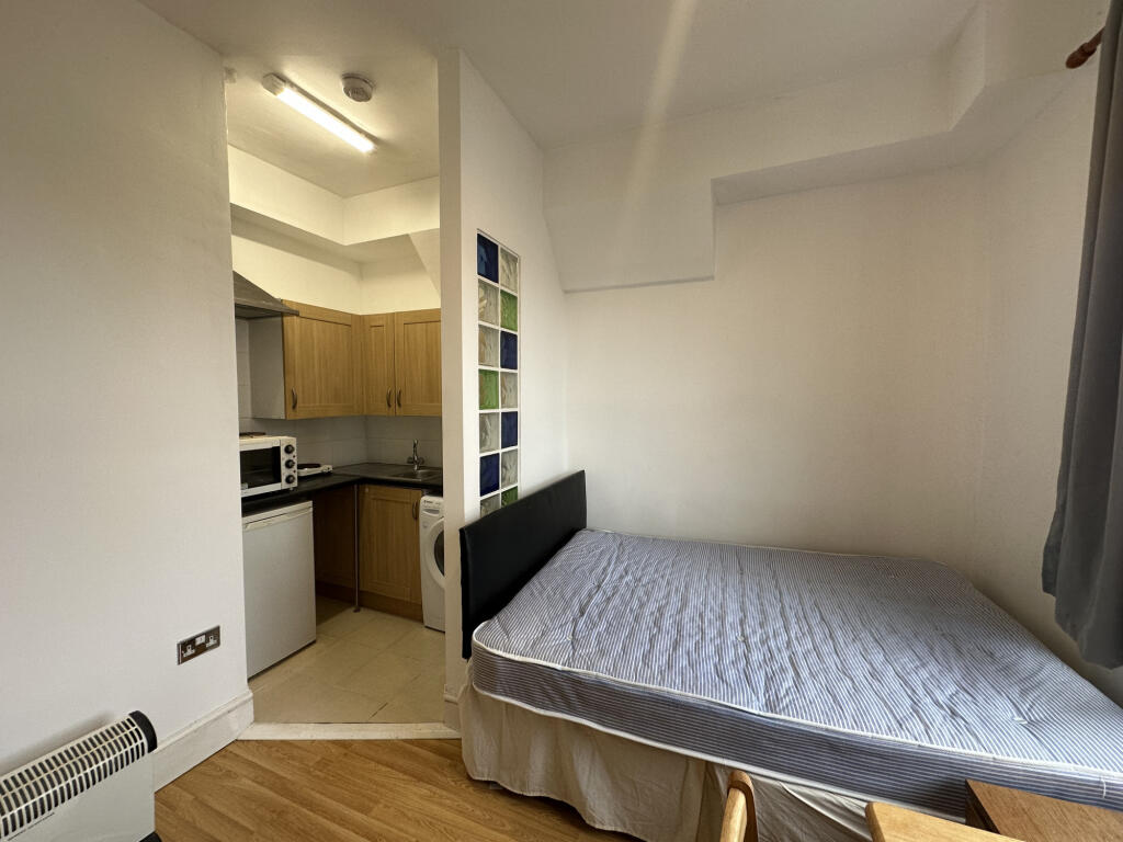 Main image of property: STUDIO WITH EN-SUITE AND KITCHEN, FINSBURY PARK - Somerfield Road