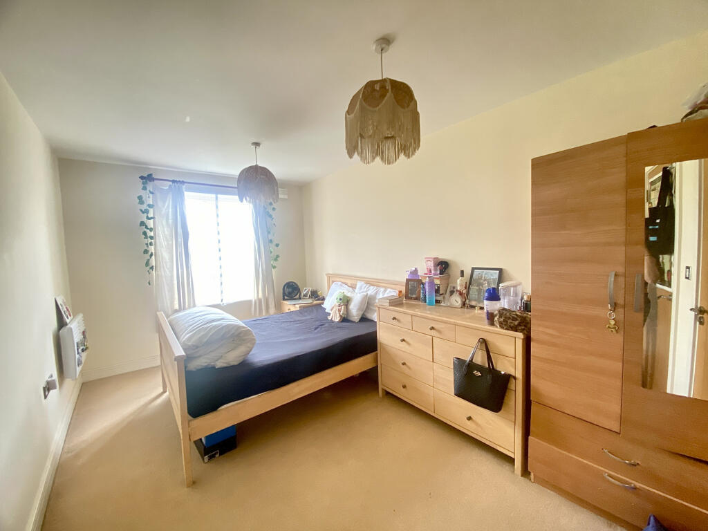Main image of property: Spacious 2 Bedroom Apartment - Stratford, E15