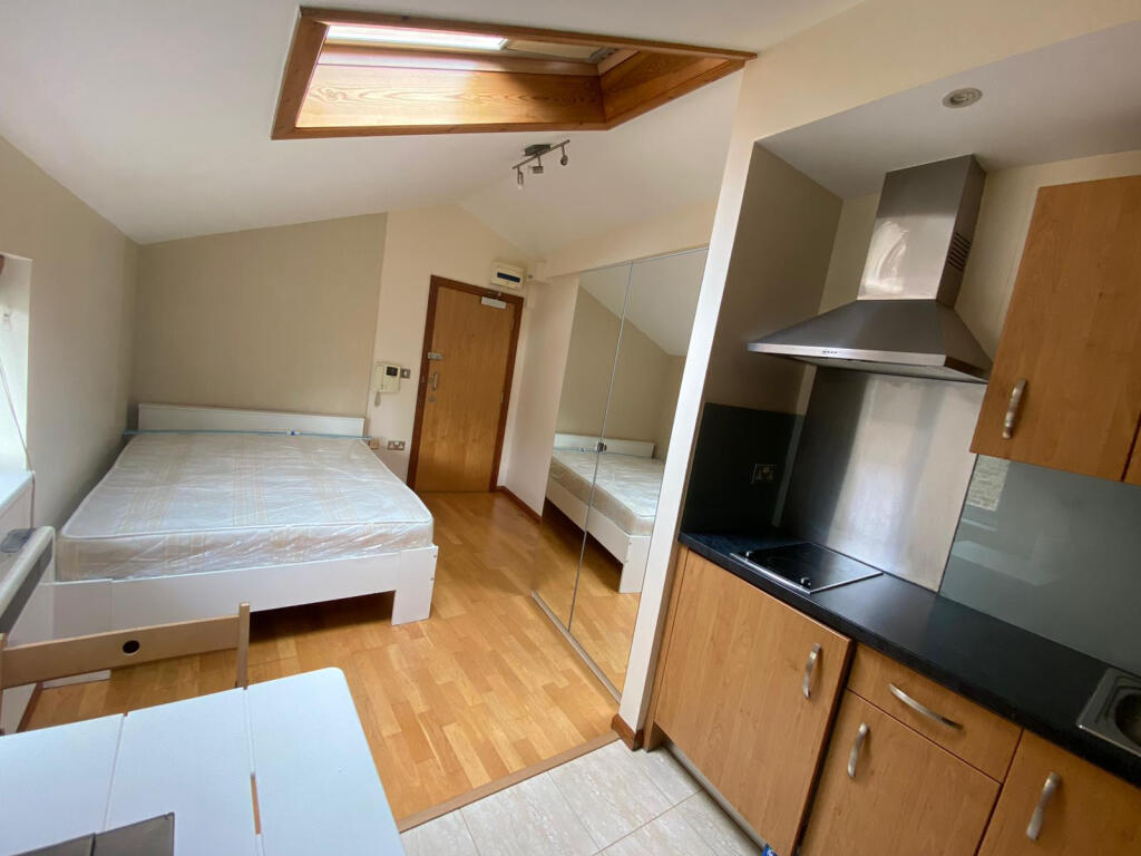 Main image of property: Spacious Studio Flat, Foulden Road, London, N16