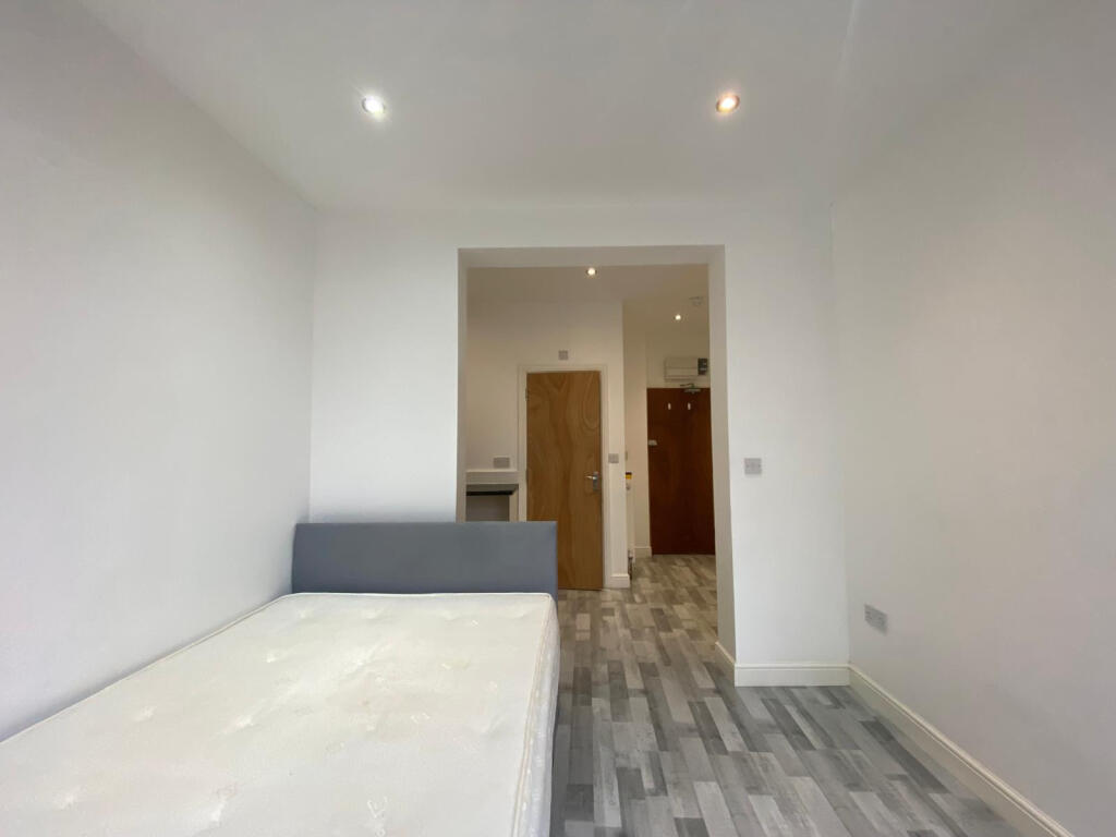 Main image of property: Private Garden/All Bills Included/Aldborough Road South, Ilford IG3