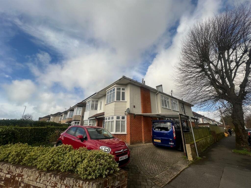 3 bedroom flat for sale in Christchurch Road, East,, BH7