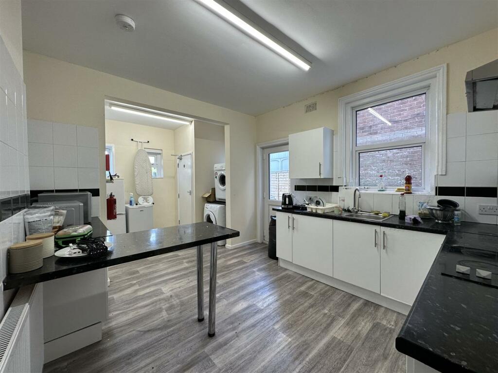 Additional property image - LUXURY STUDENT HOUSE Alma Road, Winton