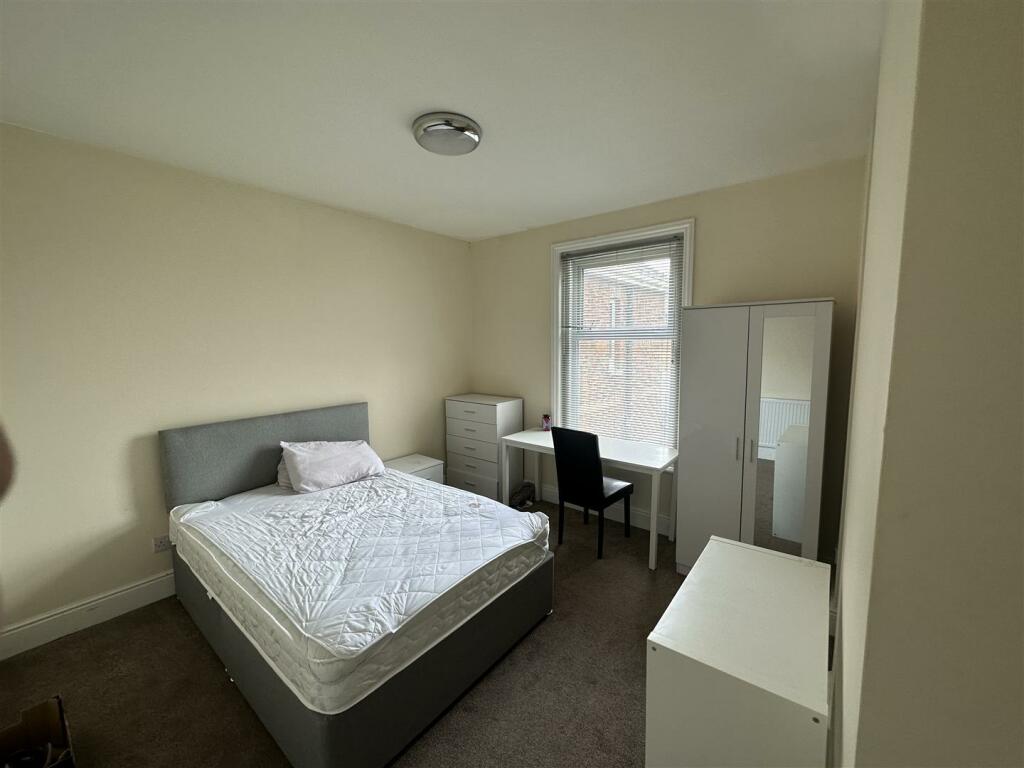 Additional property image - LUXURY STUDENT HOUSE Alma Road, Winton