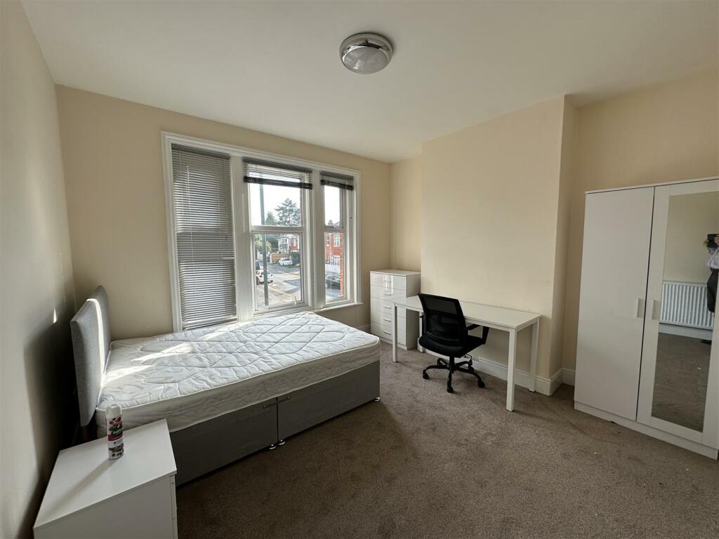 Additional property image - LUXURY STUDENT HOUSE Alma Road, Winton