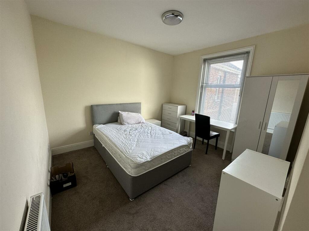 Additional property image - LUXURY STUDENT HOUSE Alma Road, Winton