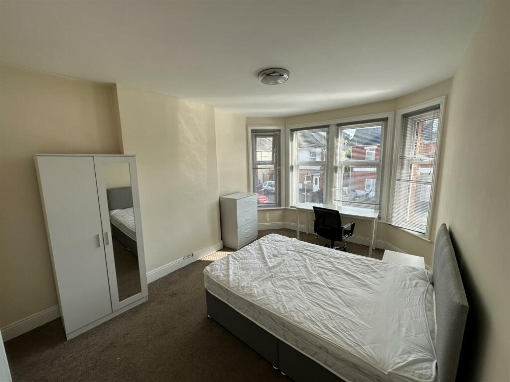 Additional property image - LUXURY STUDENT HOUSE Alma Road, Winton