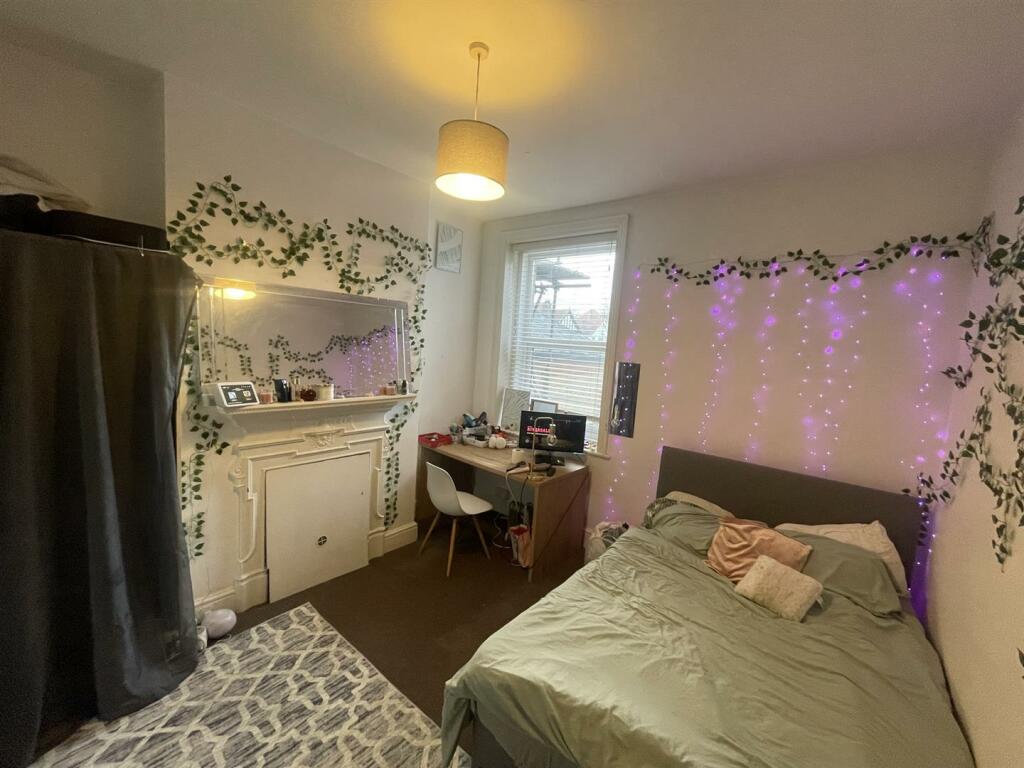 Additional property image - STUDENT FLAT Wimborne Road, Winton