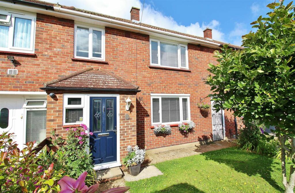 3 bedroom terraced house for sale in Brabazon Road, Hounslow, TW5
