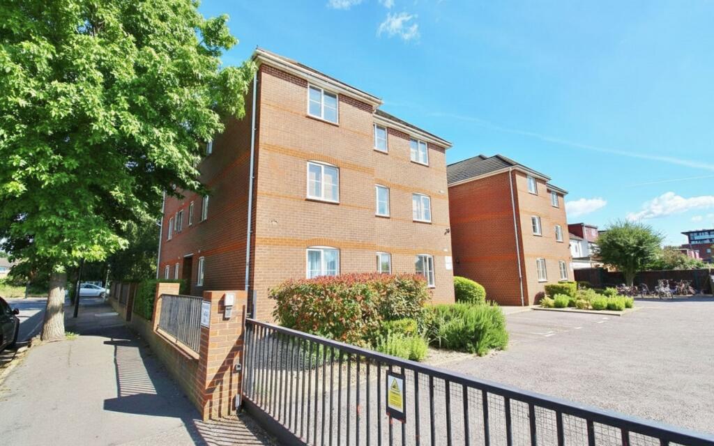 Main image of property: London Road, Isleworth, TW7