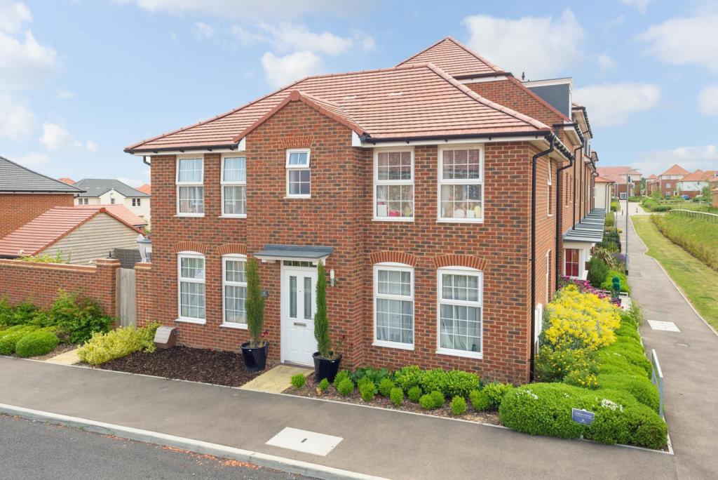 3 bedroom detached house for sale in Millyard Road, Aylesham