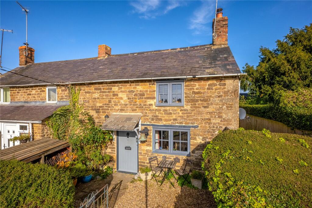 3 bedroom semidetached house for sale in Field View, Marston St Lawrence, Banbury, Oxfordshire