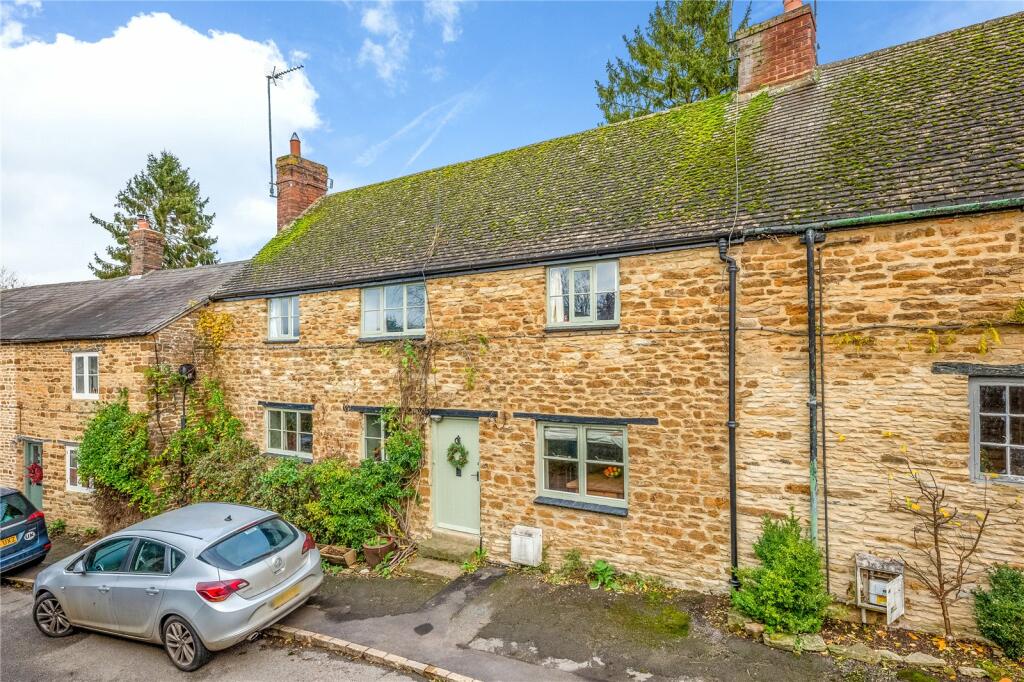 3 bedroom terraced house for sale in Red Lion Street, Kings Sutton