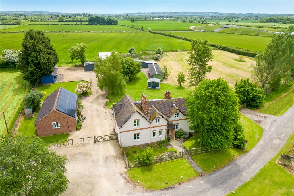 5 bedroom detached house for sale in Charlton On Otmoor, Kidlington