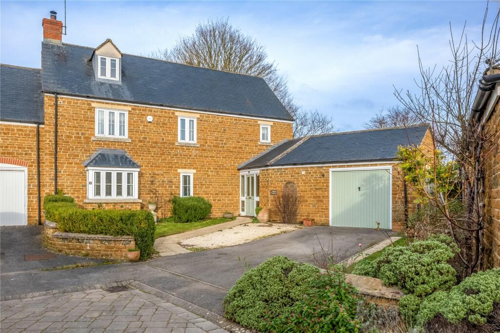 5 bedroom link detached house for sale in Sydenham Close, Adderbury