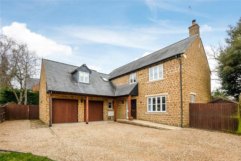 7 bedroom detached house for sale in Hartshill Close, Bloxham, OX15