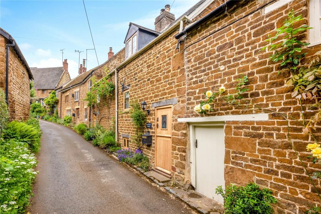 2 bedroom terraced house for sale in Bakers Lane, Swalcliffe, Banbury