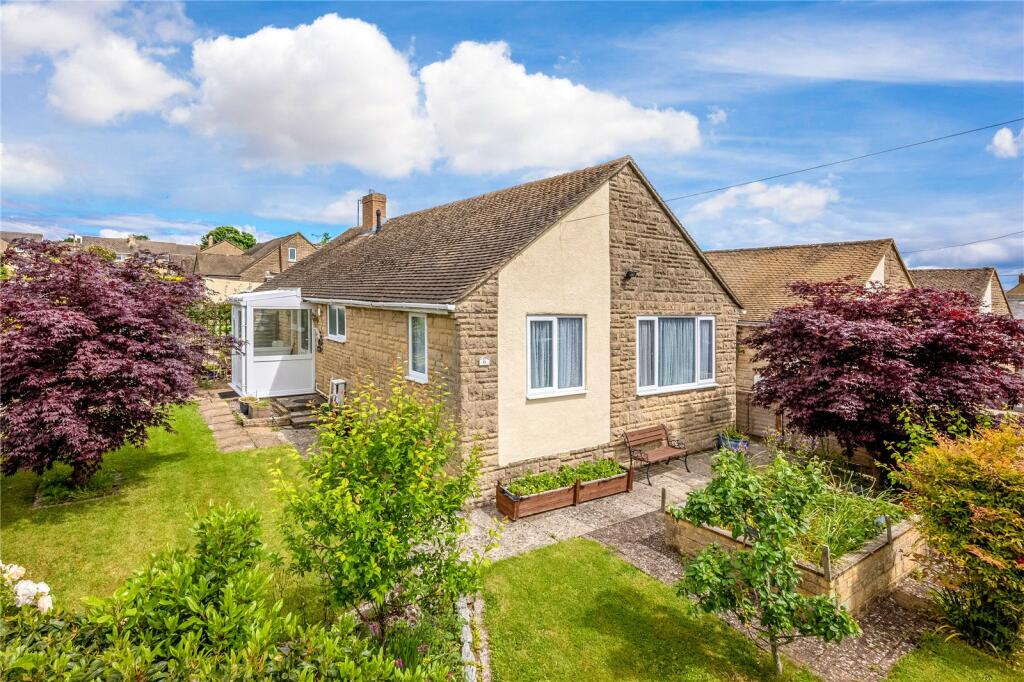 2 bedroom bungalow for sale in Farriers Road, Middle Barton, Chipping Norton, Oxfordshire, OX7