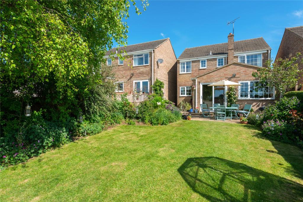 4 bedroom detached house for sale in Wards Crescent, Bodicote, Banbury ...