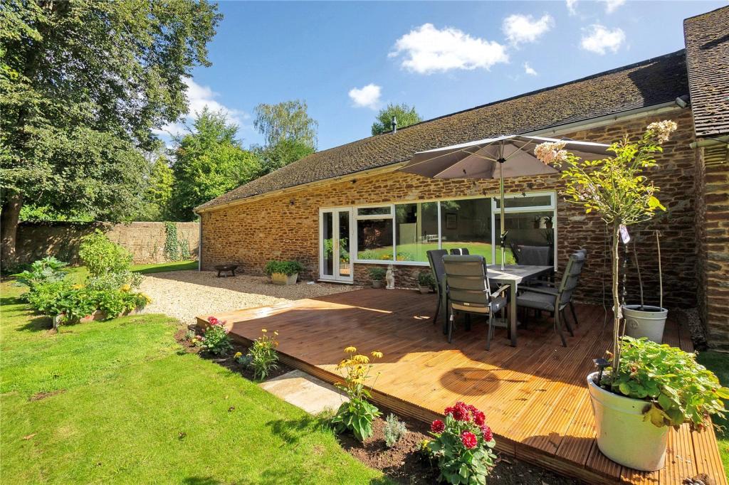 3 bedroom bungalow for sale in Church Close, Adderbury, Banbury