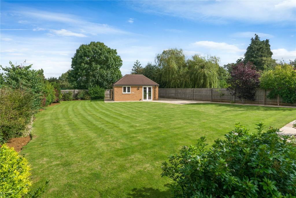 4 bedroom detached house for sale in Hempton Road, Deddington